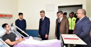 Vali Baruş'tan tedavi görev polise ziyaret