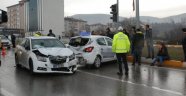 Sürücü adayı eğitim sürüşünde kaza geçirdi