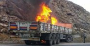 Kontrolden çıkan tır menfeze çarparak alev aldı
