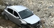 Türkeli'de otomobil şarampole uçtu: 2 yaralı