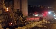 Bitkisel yağ yüklü kamyon şarampole yuvarlandı: 1 yaralı