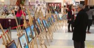 Yurtta kalan çocuklar için resim sergisi açtılar