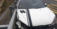 Mersin'de otomobil bariyere çarptı: 1 ölü 1 yaralı
