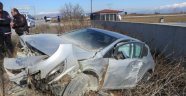 Otomobil şarampole savruldu sürücü yaralandı