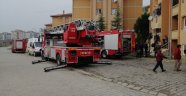 Apartmanda çıkan yangın itfaiye ekiplerince söndürüldü