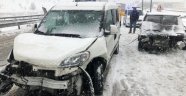 Otomobil ile kamyonet çarpıştı: 2 yaralı