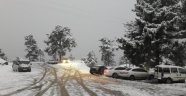 Kar görmeye giden vatandaşlar araçlarıyla mahsur kaldı
