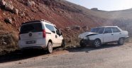 Siirt'te iki araç kafa kafaya çarpıştı: 5 yaralı