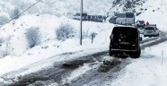 Siirt'te karda mahsur kalan 15 araç kurtarıldı