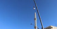 Şanlıurfa'da depremde kayan cami minaresi yıkıldı