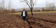 Depremden sonra yarıklar oluştu!