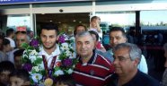 Şampiyon Karateci Memleketinde Coşkuyla Karşılandı