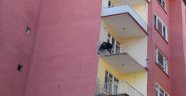 Balkondan düşen hurdacı öldü