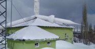 Adıyaman'da fırtına minareyi devirdi