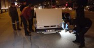 Otomobile bıçakla saldırıp tüfekle ateş açtılar