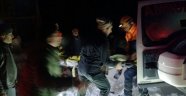 Komşusunun çatısını temizlerken düştü