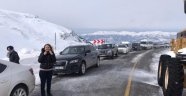 Artvin-Ardahan karayoluna çığ düştü ulaşım aksadı