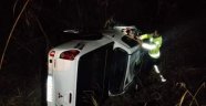 Dere yatağına düşen otomobildeki sürücü yaralandı