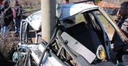 Kontrolden çıkan otomobil elektrik direğine çarptı: 1 ağır yaralı
