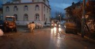 Uşak'ta barajın çatlaması nedeniyle köylüler tahliye ediliyor
