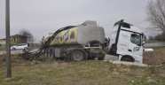 Yoldan çıkan tanker elektrik direğine çarptı: 1 yaralı