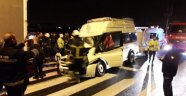 Aksaray'da minibüs tıra arkadan çarptı: 12 yaralı
