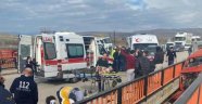 Kontrolden çıkan araç köprüde asılı kaldı: 3 yaralı