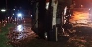 Alkollü sürücünün kullandığı kamyonet devrildi: 2 yaralı