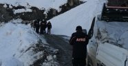 Yardım ekibi yolda mahsur kaldı!