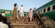 Pakistan'da tren ve otobüs çarpıştı: 18 ölü 55 yaralı