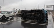Yolcu minibüsü devrildi: 2 hafif yaralı