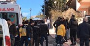 Karısını öldürüp çocuğunun yanında kendini vurdu