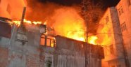 2 katlı bina alevlere teslim oldu