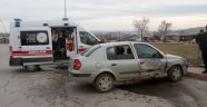 Elazığ'da minibüs ile otomobil çarpıştı: 1'i çocuk 4 yaralı