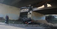 Beş aracın karıştığı kazada otomobil viyadükten uçtu: 7 yaralı