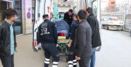 Traktör ile römork arasına sıkışan bir kişi yaralandı