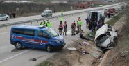 Minibüs şarampole yuvarlandı: 2 ölü 7 yaralı