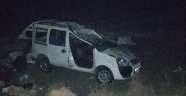Hafif ticari araç takla attı: 1 ölü 1 yaralı