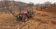 Traktör altında kalan veteriner hayatını kaybetti