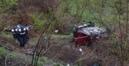 Otomobille 50 metreden uçtular: 2 yaralı