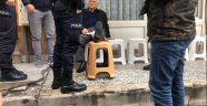 Kahvede otururken tabancayla vuruldu