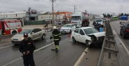 Otomobil demir bariyerlere çarptı: 1 yaralı