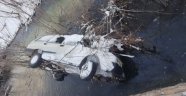 Kayıp şahıs dere yatağına uçan otomobilinde ölü bulundu