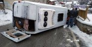 Hasta taşıyan minibüs devrildi: 2 yaralı