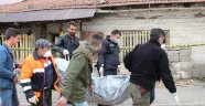 Yaşlı adam evinde yanmış olarak ölü bulundu