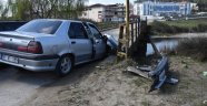 Otomobil köprü korkuluklarına çarptı: 2 yaralı