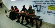 Bangladeş'de ordu sokağa iniyor