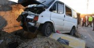 Elazığ'da işçi servisi beton bloka çarptı: 9 yaralı