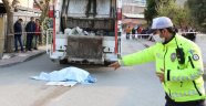 Çöp kamyonun altında kalan yaşlı adam hayatını kaybetti