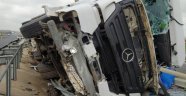 Şanlıurfa'da tır devrildi: 1 yaralı